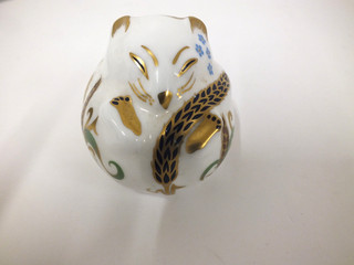 Royal Crown Derby Sleeping Dormouse Paperweight Gold Stopper LXII (Fel)