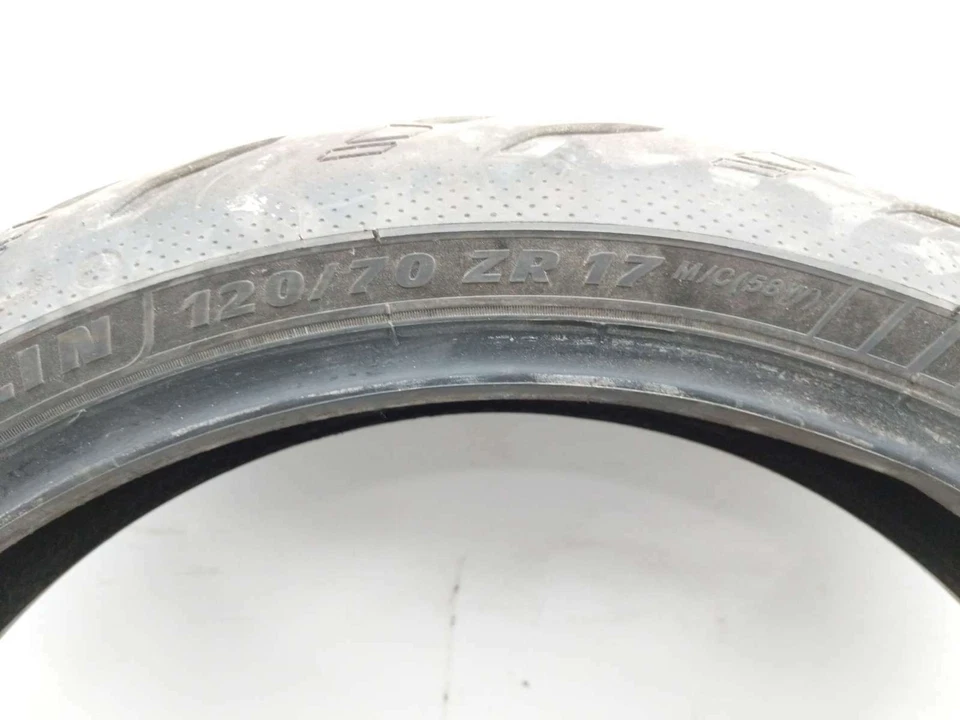 Neumático triple Triumph 675 Street 07-12 Michelin Power 120/70-17 Foto 3 de 4