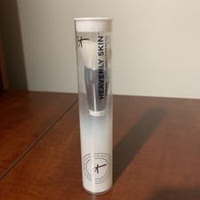 IT Cosmetics Heavenly Skin Skin-Smoothing Complexion Brush Sealed No 704