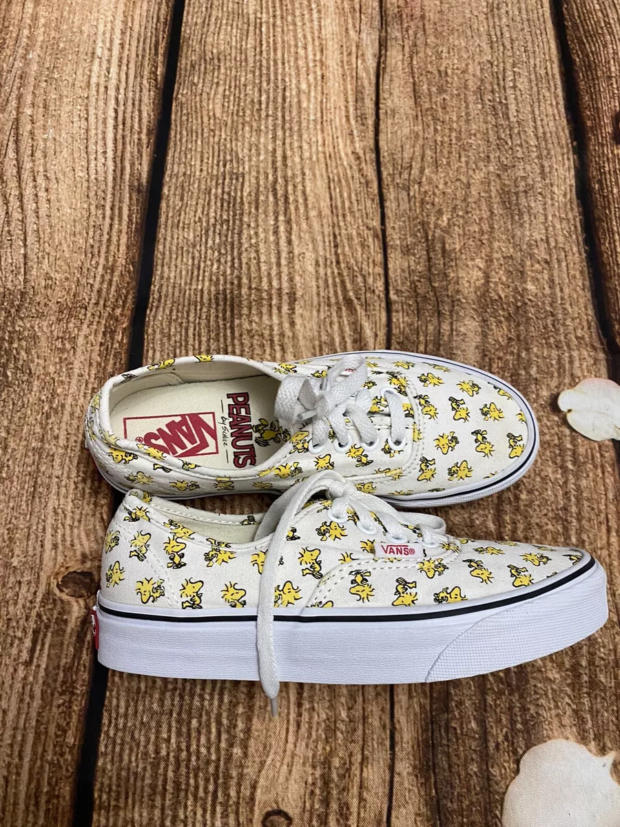 Vans Peanuts Lace Up Sneakers Size US 5/EURO 34.5