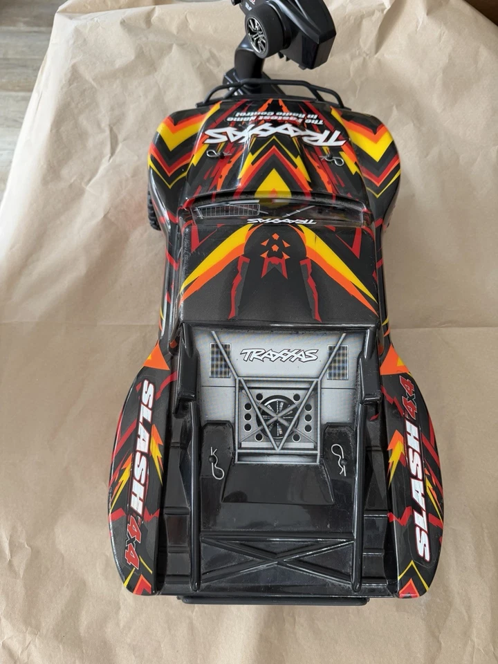 Traxxas Slash 4x4 With Radio Transmitter RTR comes with box collection only - Image 2 of 4