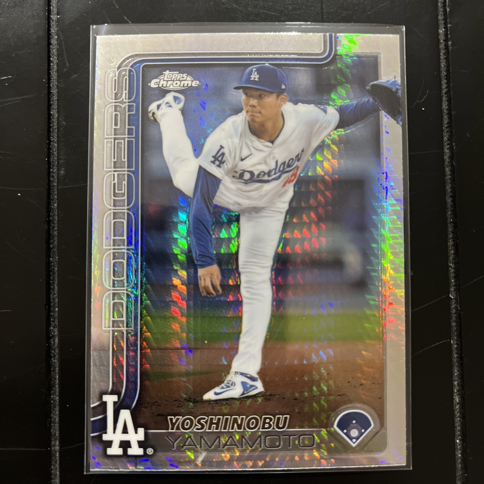 2025 Topps Chrome - Yoshinobu Yamamoto #179 Prism Refractor