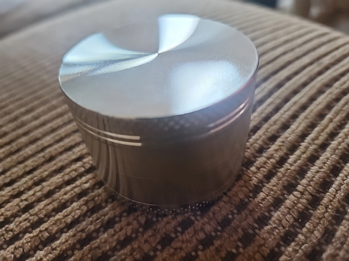 4-Piece 2.5in Spice Herb Grinder Metal Herb/Spice Grinder 45 Sharp Gold 2-in-1