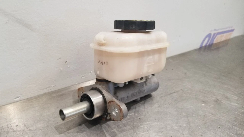 05 PONTIAC GTO BRAKE MASTER CYLINDER - Image 4 of 4