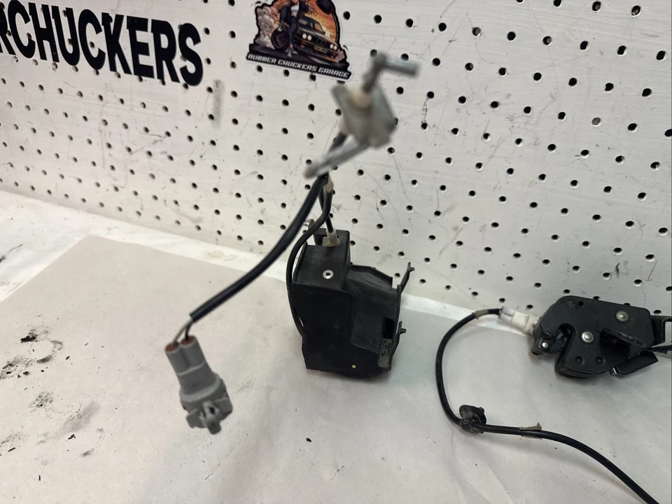 Toyota Tundra 2000-06 cabina de acceso trasero derecho pestillo superior inferior completo OEM Foto 4 de 4