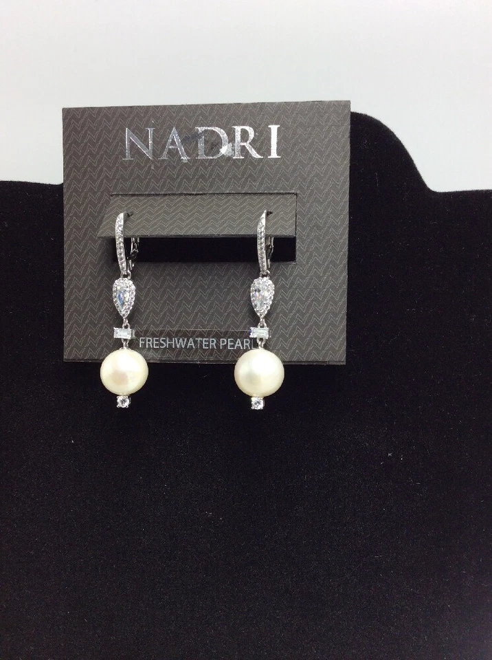$65 Nadri Pendientes colgantes largos de perlas de agua dulce tono plata #555 Foto 2 de 4