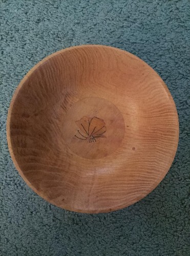 Vintage Hand Turned 15.0 cm X 4.5 cm Wooden Bowl With Inlaid Butterfly. Nice. - Picture 2 of 5