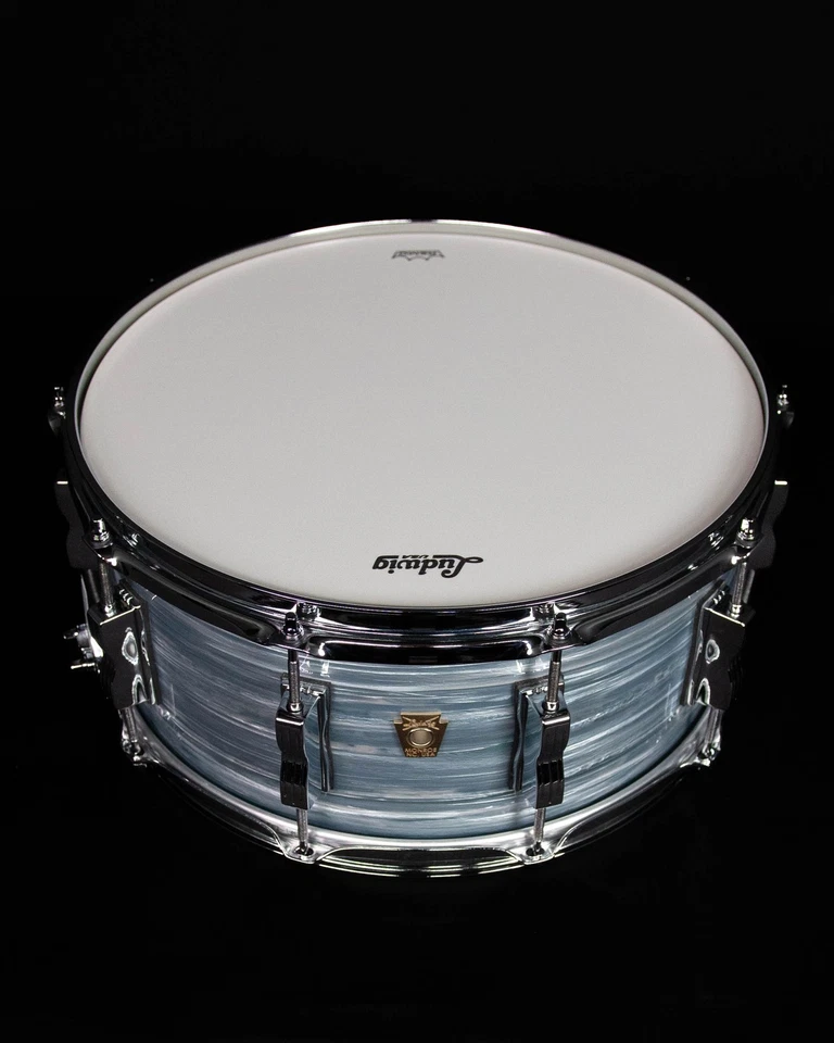 Ludwig 6.5" x 14" Classic Maple Snare Drum, Vintage Blue Oyster - Image 2 of 4