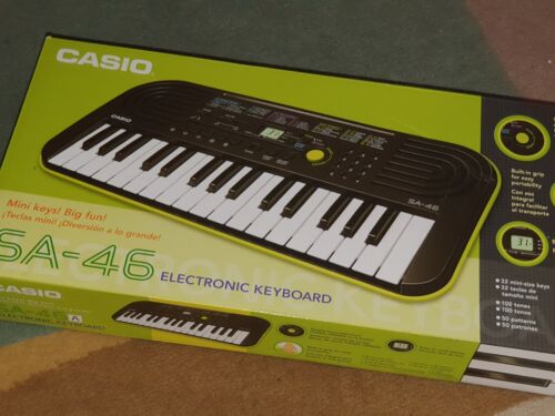 Casio SA-46 32 Mini-Keys Keyboard in Green  - Afbeelding 1 van 2