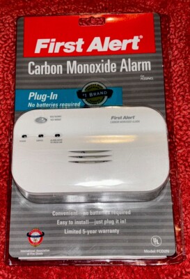 First Alert Carbon Monoxide Alarm Detector Plug-In FCD2N, CO is Brand New