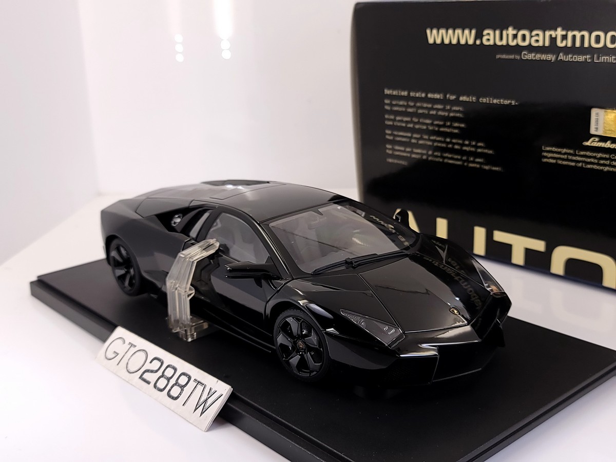 Autoart 1/18 Lambo reventon 中古 AUTOart 1:18 scale Lamborghini Reventon (Gloss Black) #74592