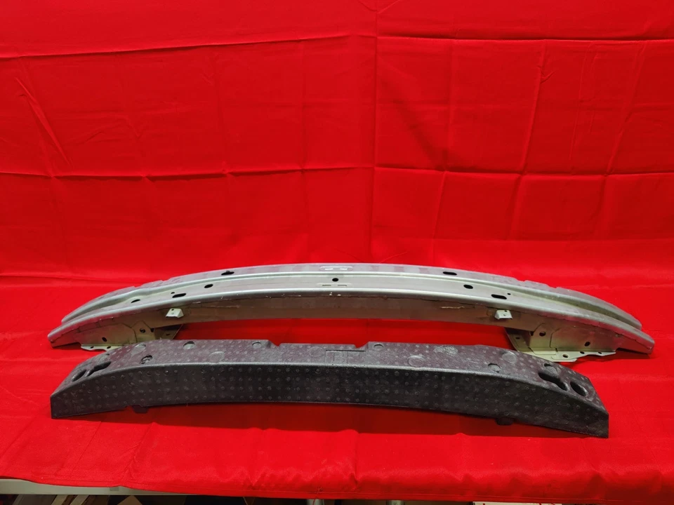 Refuerzo de parachoques delantero Subaru Outback 2015-2017 con espuma OEM Foto 3 de 4