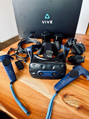 HTC VIVE 2 Pro Full Kit | VR Headset mit 2x Controller, 2x Sensor inkl. OVP