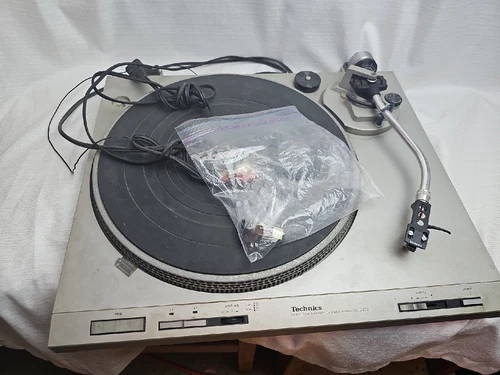 Technics SL-D202 Turntable Record Player *PLEASE READ* Sold For PARTS OR REPAIR