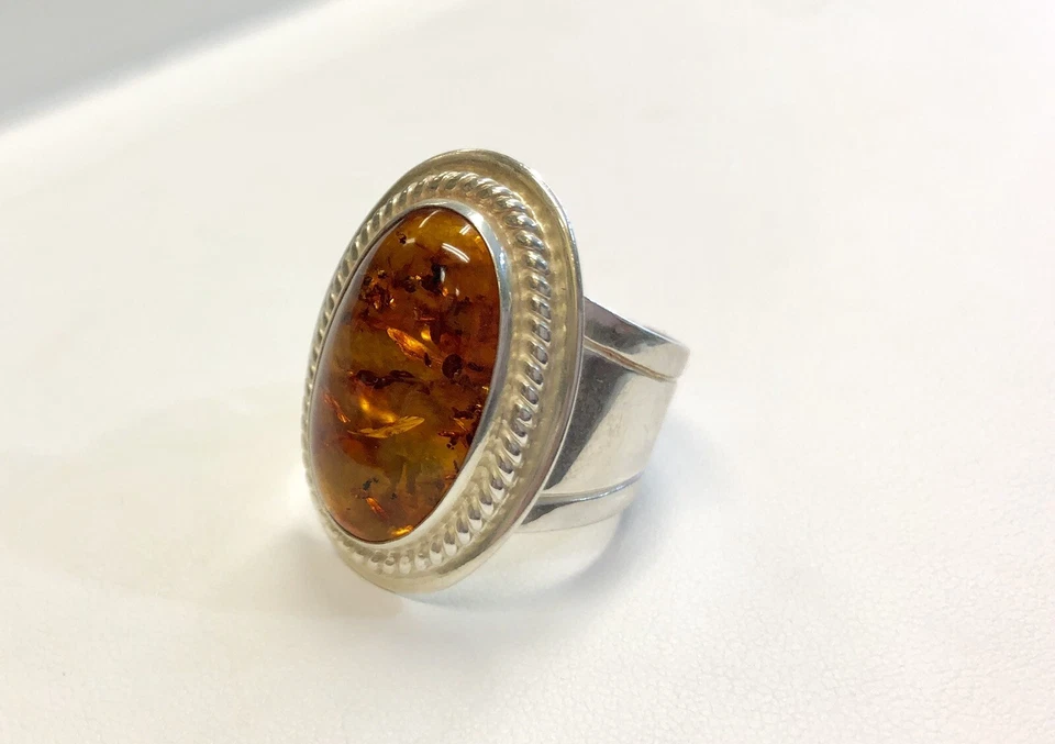 Anillo ámbar ovalado grande minimalista talla 9 3/4 en plata de ley firmado DTR Foto 3 de 4