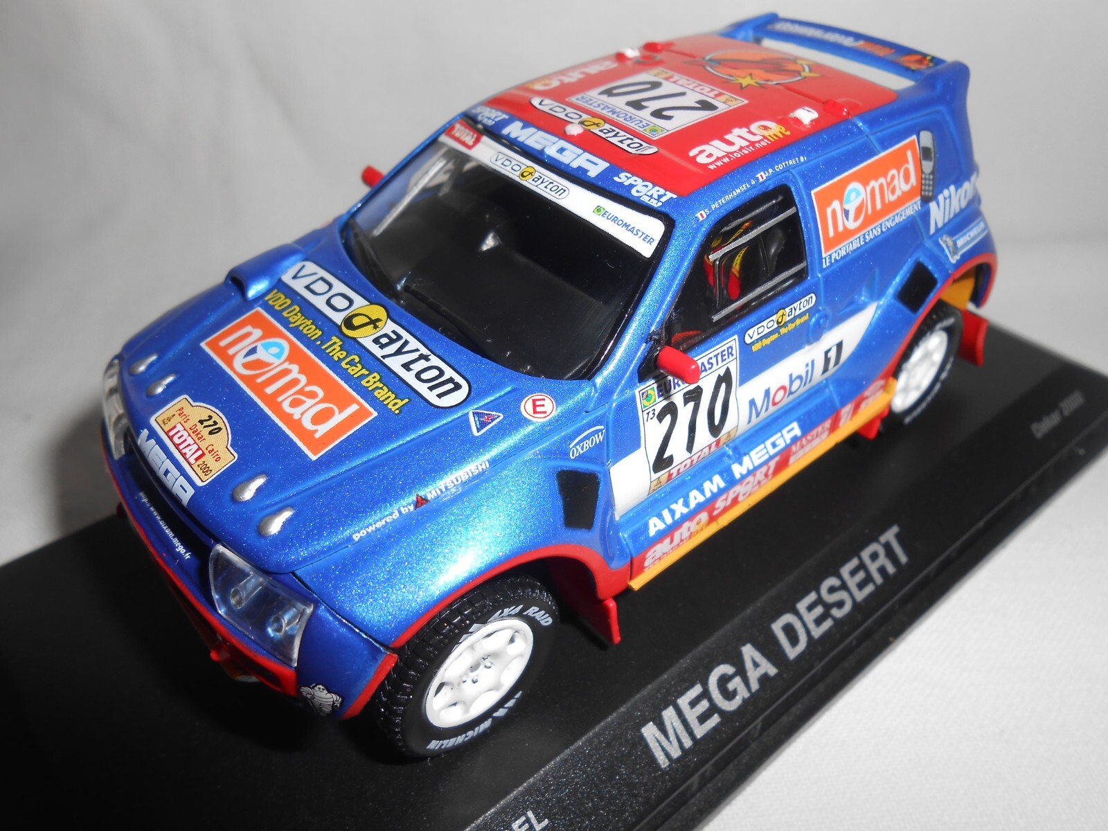 Exposez la Mega Desert N°270 Paris-Dakar 2000 échelle 1/43 dans votre bureau de passionné auto