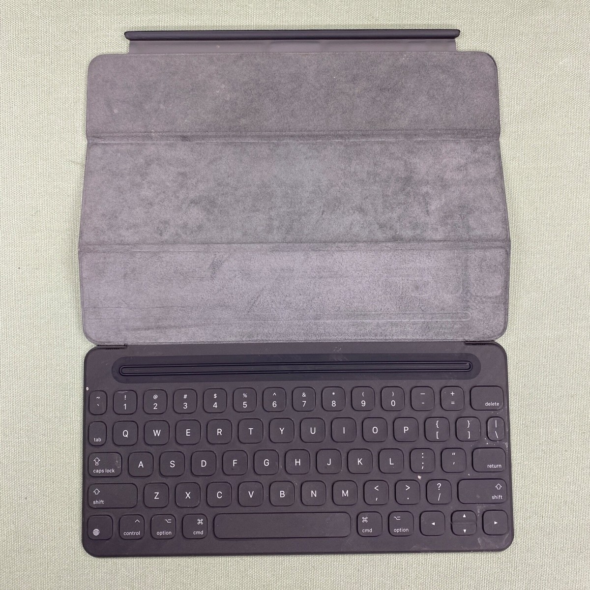 Apple iPad Smart Keyboard Model A1772 For iPad 7,8,9, & Air