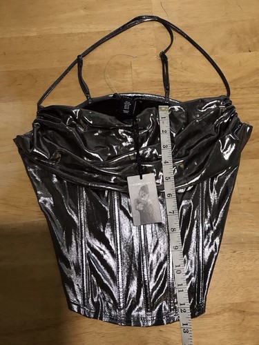 Canotta nuova con etichette Sincerely Jules Silver Bustier corsetto cinturino metallizzato crop media - Foto 4 di 7