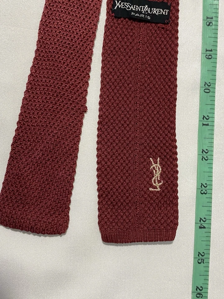 Corbata de extremo cuadrado para hombre Yves Saint Laurent 100 % algodón rojo borgoña Foto 4 de 4