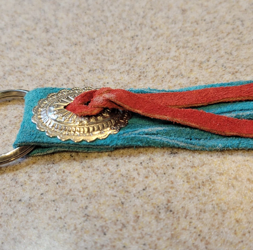 复古 Western Concho 吊坠麂皮绒皮革 9.5 英寸长条纹流苏钥匙扣 — 第 3/4 张图片