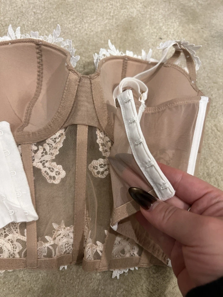 Sujetador de encaje blanco y nude Victoria's Secret Foto 4 de 4