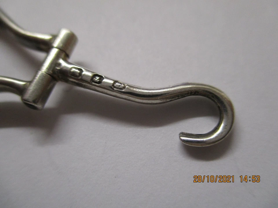 ANTIQUE VICTORIAN MINIATURE SILVER CHATELAINE BUTTON HOOK, only 4.5 CM IN LENGTH - Image 3 of 4