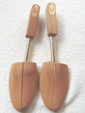 Rochester Wooden Shoe Tree Shaper Adjustable Stretcher Cedar Medium