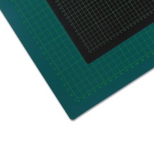 Schneidematte gr&uuml;n/schwarz 30x45 Schneideunterlage sch&uuml;tzt ihren Arbeitstisch