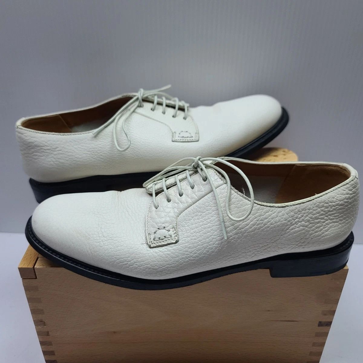 Church's lace sales up shoes