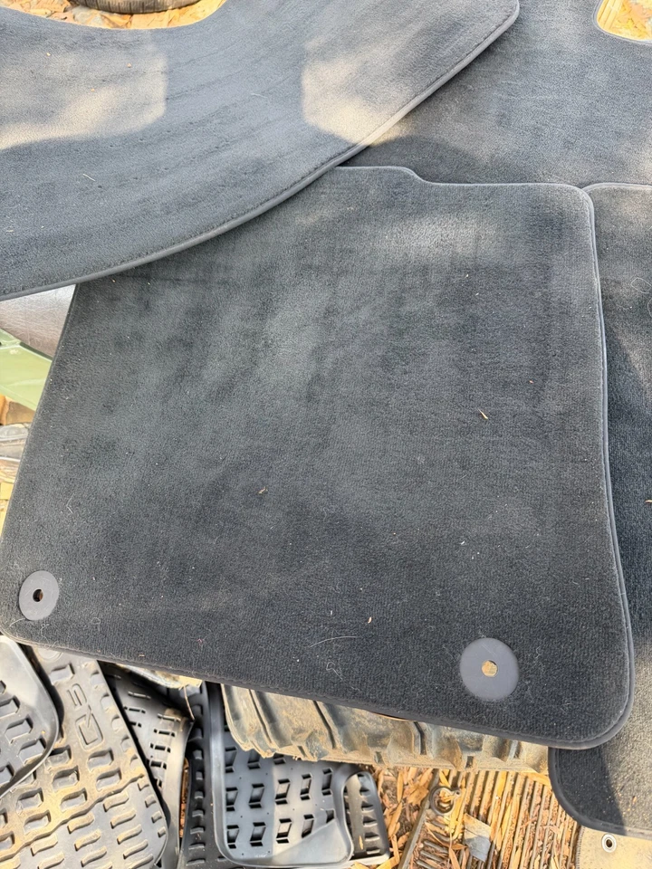 09-17 AUDI Q5 OEM ЗАПАСНЫЕ КОВРИКИ ДЛЯ ПОЛА - КОМПЛЕКТ НАПОЛЬНЫХ КОВРИКОВ - ПОДЛИННЫЙ AUDI - Изображение 3 из 4