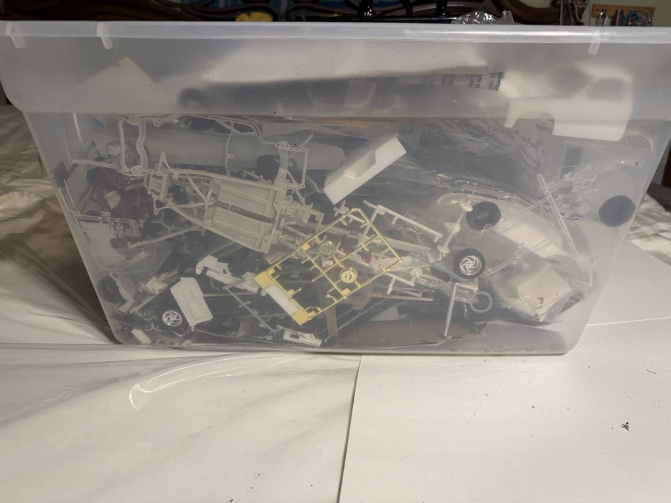 Model Car and Toy Parts Built Unfinished 1/24 1/35 scales makes, huge 7+lbs LOT - Image 3 of 4