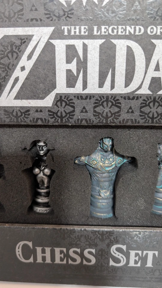 The Legend of Zelda Chess Set 2017 Collectible Gamestop Incomplete. - Image 3 of 4