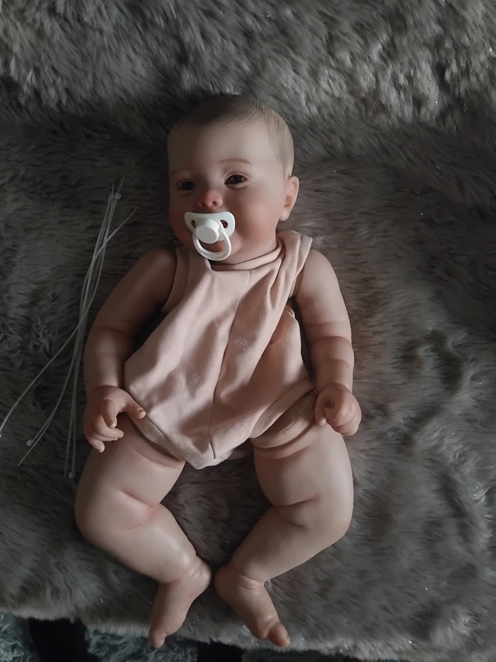 kit bébé reborn peint - Photo 2/4