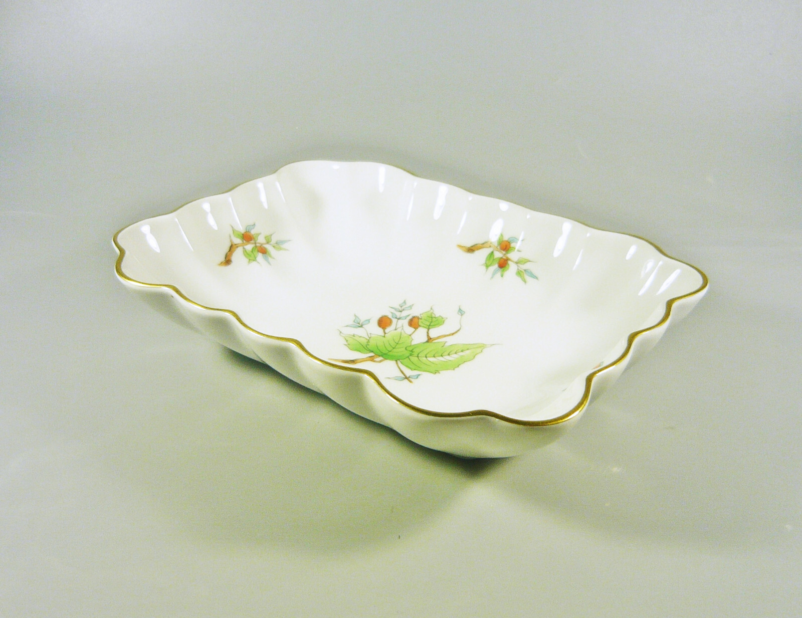 HEREND, ROSEHIP MOTIVE TRAY SERVING BOWL 7\