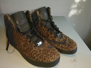 nike lebron leopard