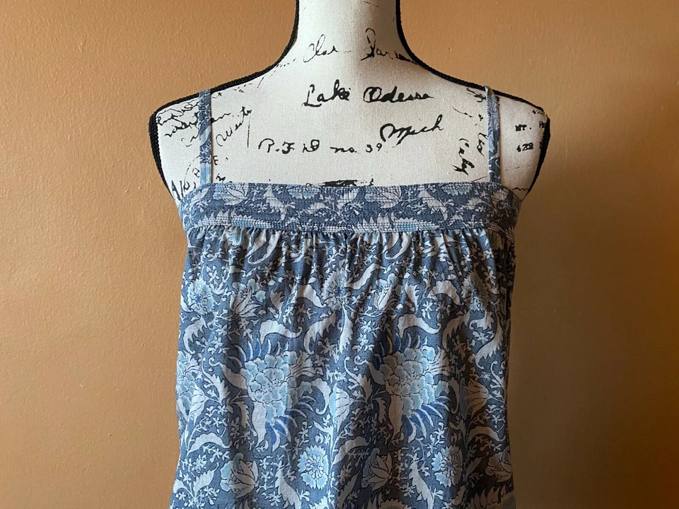 Vince 蓝色复古花卉佩斯利棉吊带背心,尺寸 S — 第 4/4 张图片