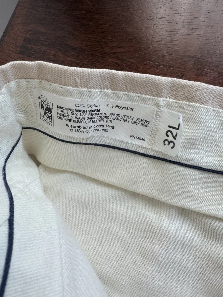 Pants and Shorts Lot of 5 Men 32-33 W 32 L Izod, And Vintage Brand - Image 3 of 4