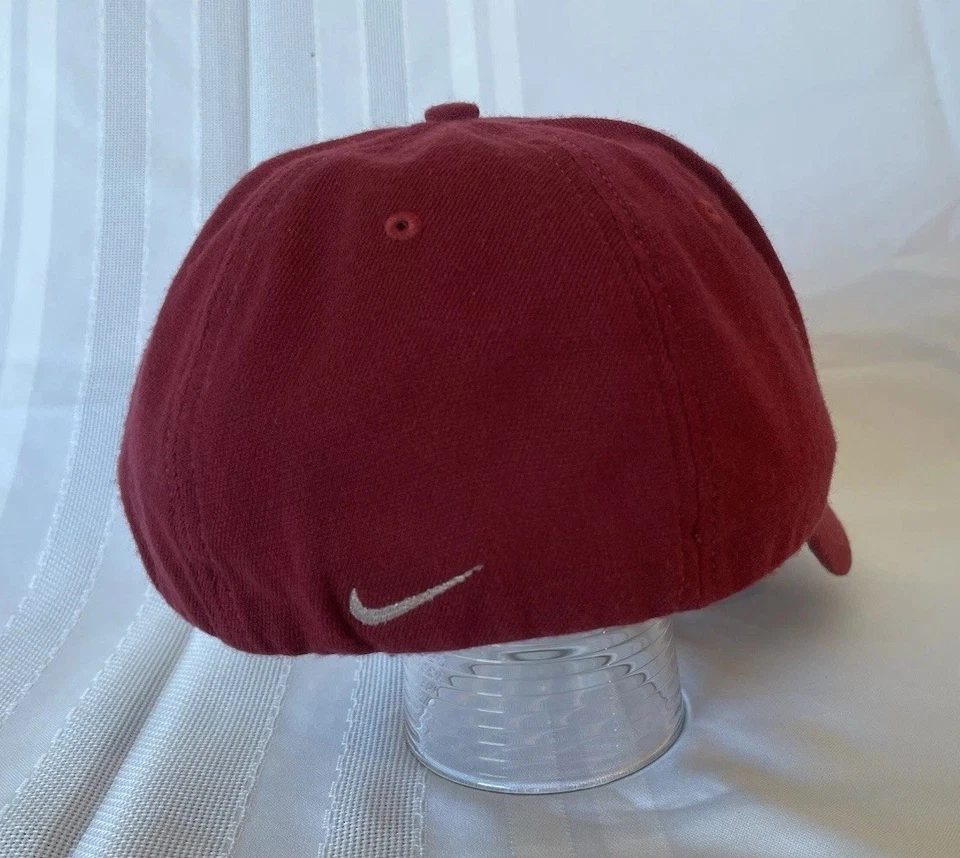 Chapéu de ventilação ajustado Sun Day vermelho × Tiger Woods cipreste – Vermelho raro com logotipo transparente G/XL - Imagem 2 de 4