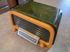 Air King A-600 Duchess Catalin Green & Yellow Vintage Tube Deco Radio