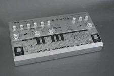 Behringer TD-3 Analog Bass Line Synthesizer Silver ISSUE