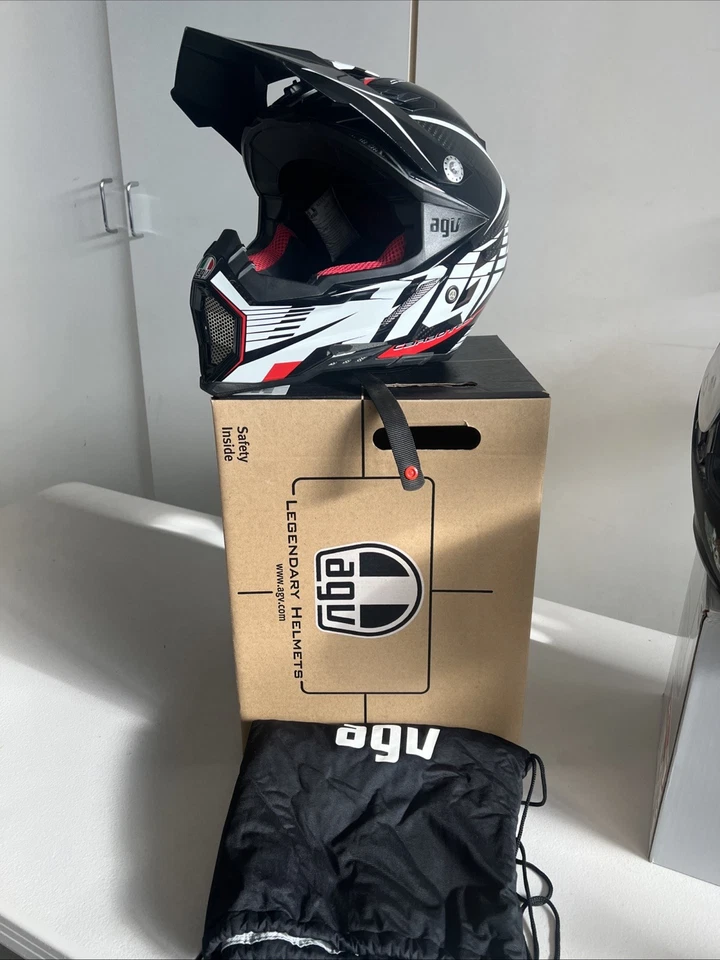 Casco de carbono AGV AX-8 talla M rojo/blanco/negro 57-58 Foto 3 de 4