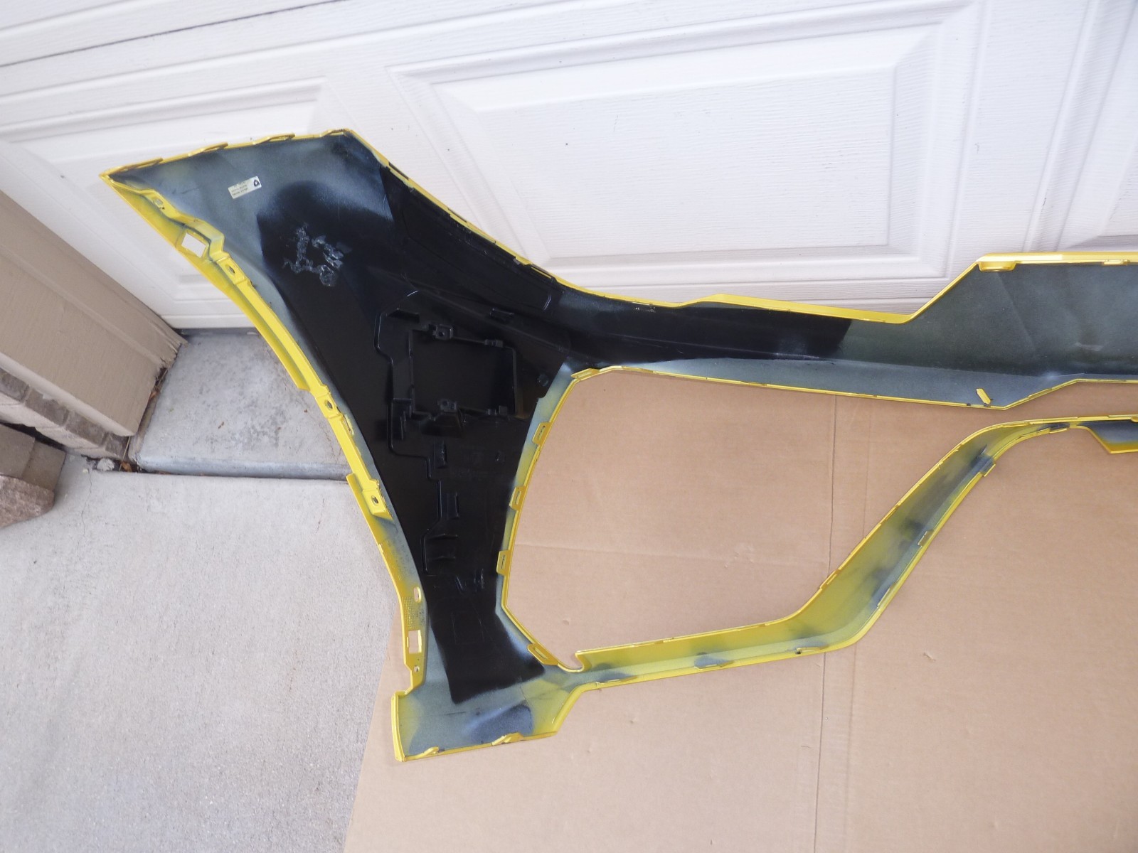 19-23 Lamborghini Urus Front Upper Bumper Cover Skin OEM Yellow Facia Damaged