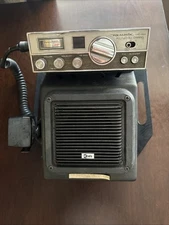 Realistic TRC-424 40-Channel CB Radio w/ Mic-Untested-