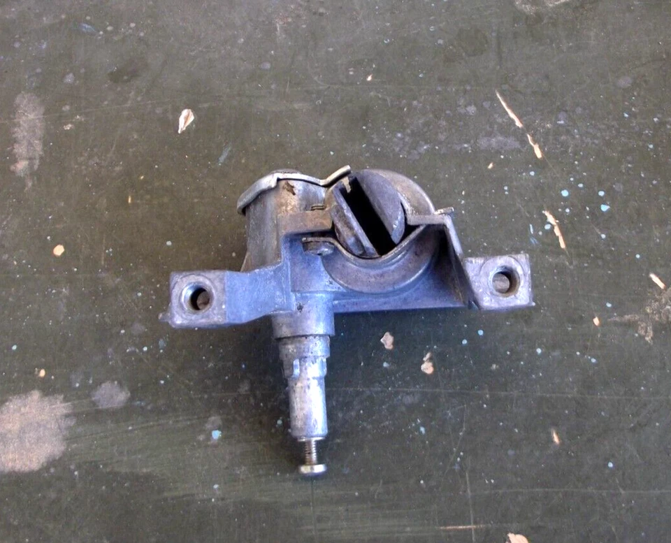 1967 梅赛德斯奔驰 W111,230s,左前门通风窗调节器 — 第 2/3 张图片