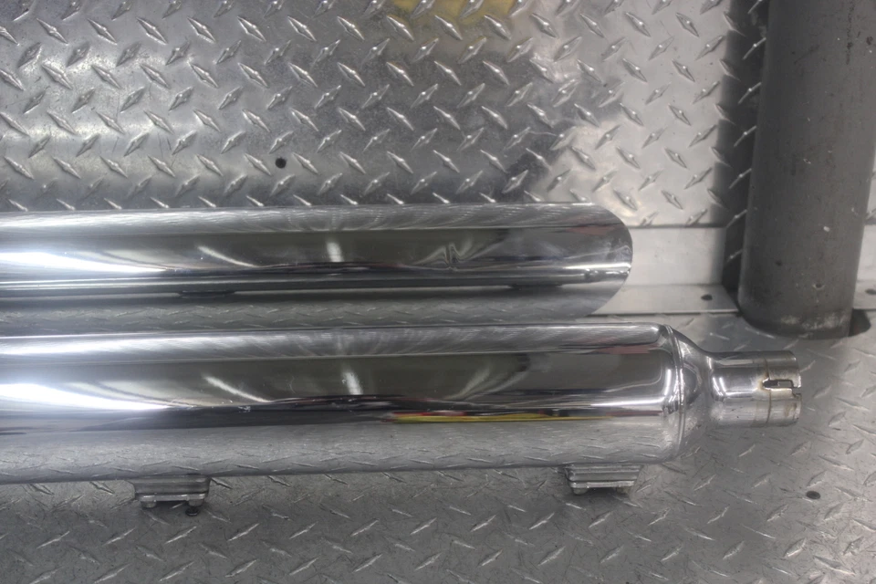 2010 HARLEY-DAVIDSON ELECTRA GLIDE EXHAUST MUFFLER SET 64905-99 64906-99 - Image 4 of 4