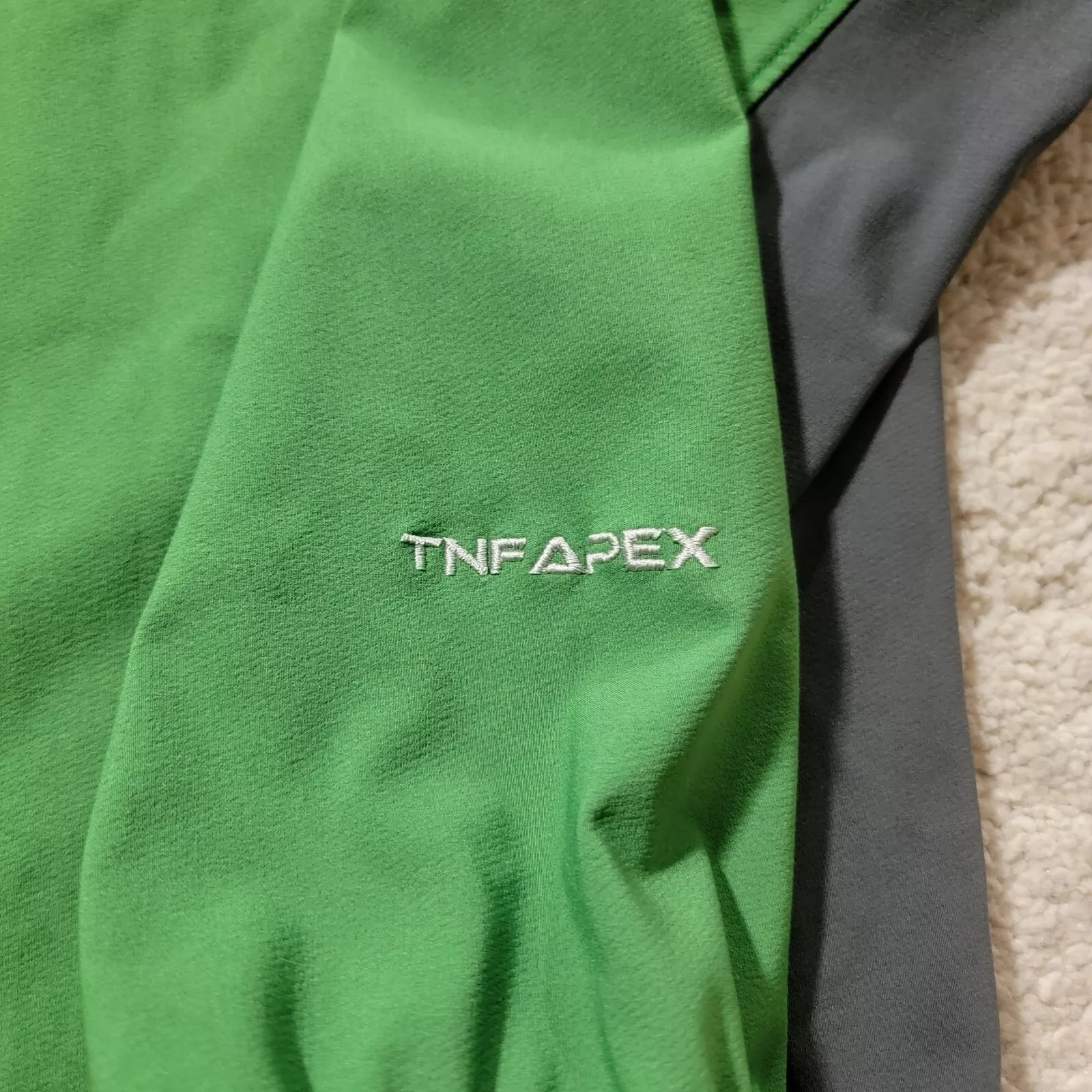 north-face apex outdoor windbreaker jacket