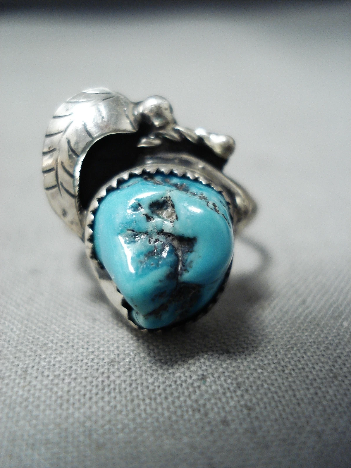 STUNNING VINTAGE NAVAJO SLEEPING BEAUTY STERLING SILVER RING