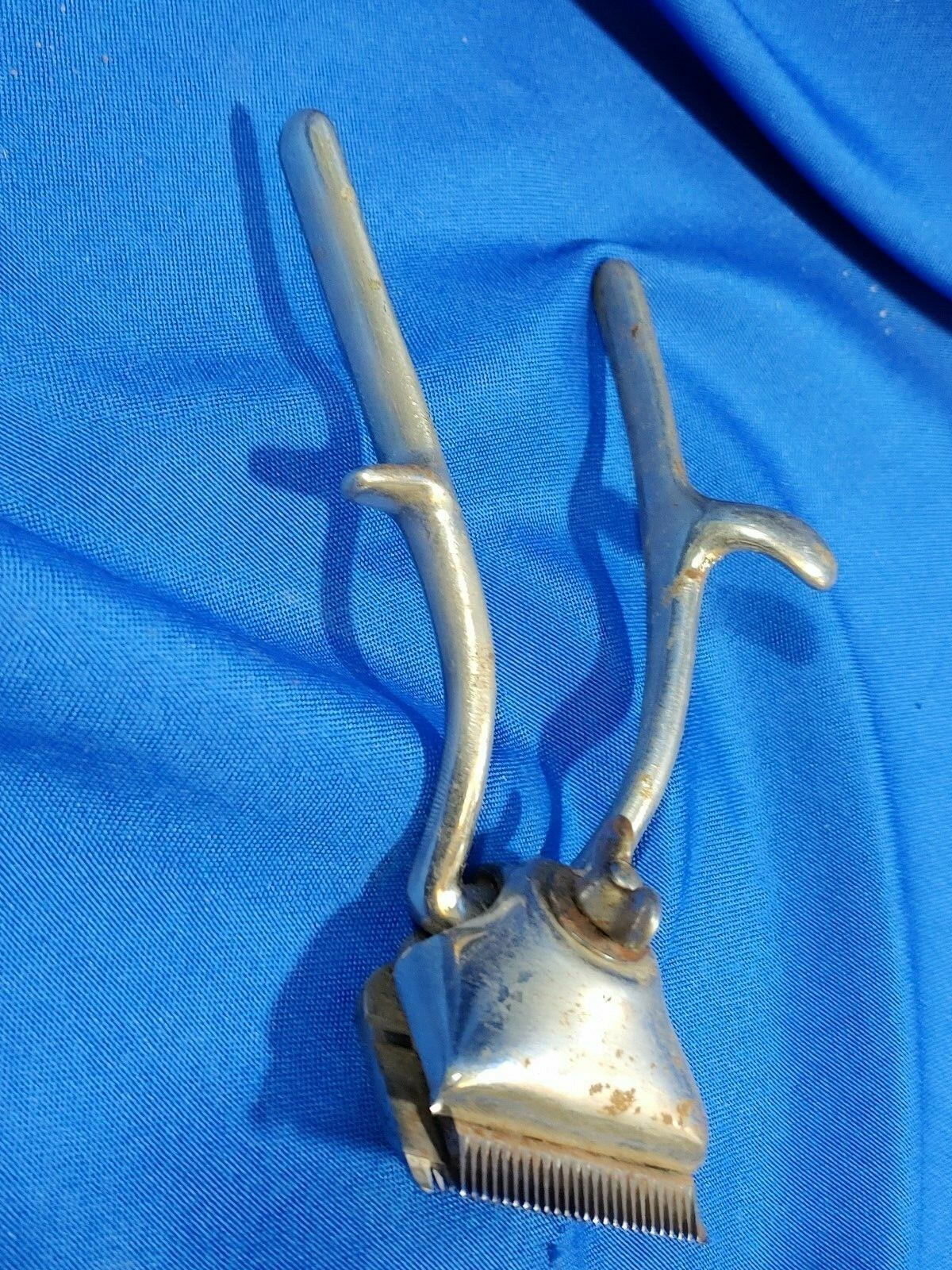 Vintage Champion Handheld Hair Clippers 000 Mid Century Barber Silver