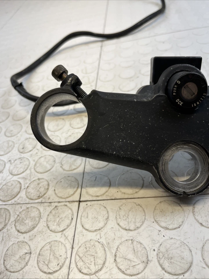 Honda CBR-600 F3 1998 árbol triple superior OEM Foto 3 de 4