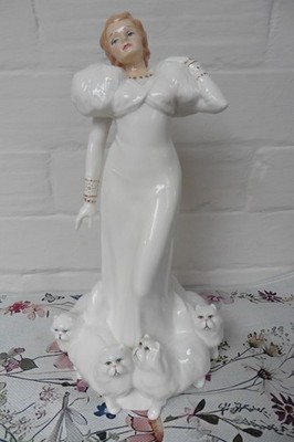 Große Royal Doulton Figur HN 3296 ''Fantasy'' Dame mit 4 Katzen ~ 1. Qualität